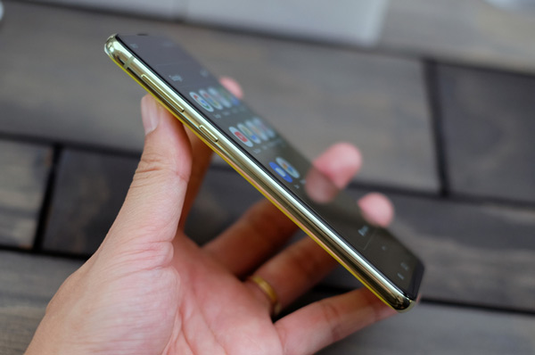 Ảnh thực tế của Galaxy S10e 6