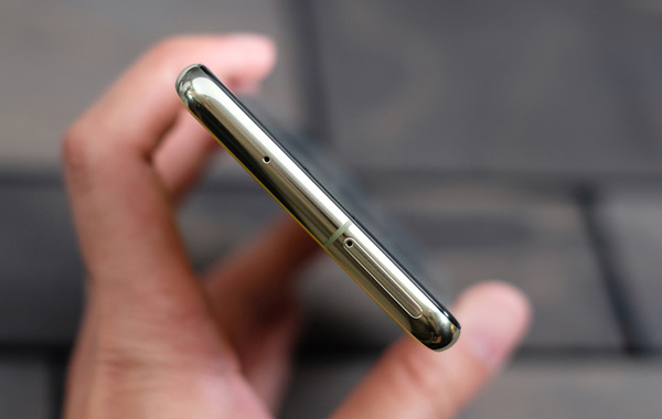 Ảnh thực tế của Galaxy S10e 7