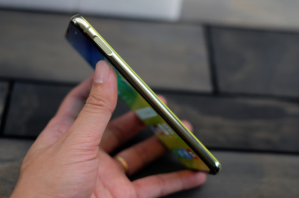 Ảnh thực tế của Galaxy S10e 8