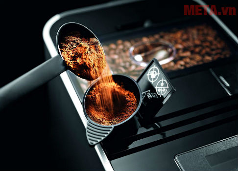 Máy pha cà phê dễ sử dụng.