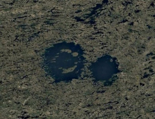 Hồ Lac a l'Eau Claire tại Canadian Shield