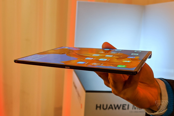 Huawei Mate X, smartphone màn hình gập 2