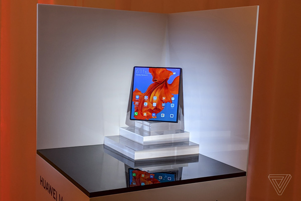 Huawei Mate X, smartphone màn hình gập 3