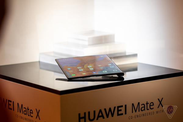 Huawei Mate X, smartphone màn hình gập 7