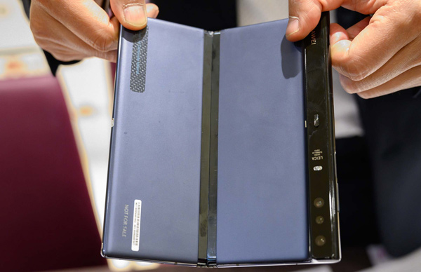 Huawei Mate X, smartphone màn hình gập 9