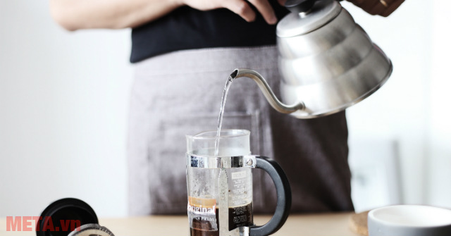 Bình pha cà phê kiểu Pháp French Press dễ sử dụng.