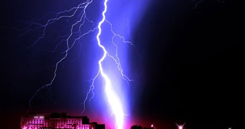 Tròn mắt xem tia sét ‘bò như rùa’ dưới tốc độ 103.000 khung hình/giây