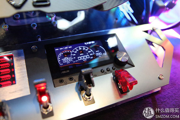 Biến chiếc Audi S7 trở thành bộ PC di động 10