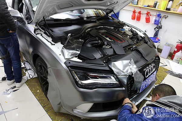 Biến chiếc Audi S7 trở thành bộ PC di động 8