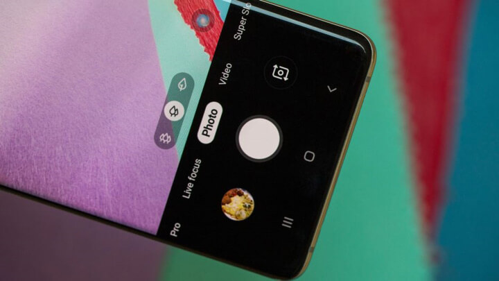 Tạo ảnh dạng GIF ngắn trên Galaxy S10 bằng cách nhấn và giữ nút chụp ảnh