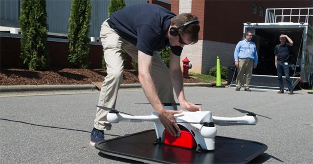 Máy bay sẽ hạ cánh ở một bãi đáp cố định tại khuôn viên, hoặc trước phòng thí nghiệm bệnh lý trung tâm bệnh viện WakeMed