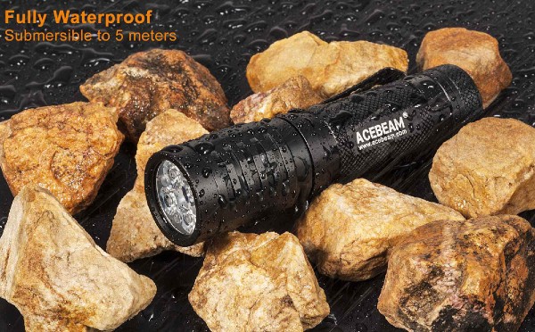 Khả năng chống nước của đèn pin siêu sáng nhất thế giới