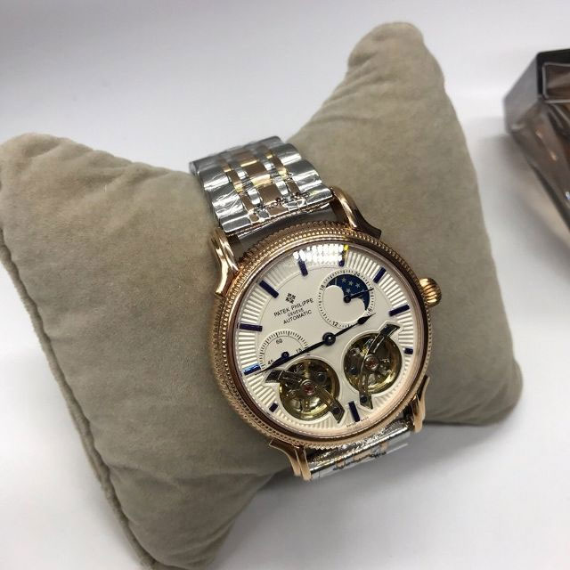 Mặt đồng hồ nên chọn chất liệu gì