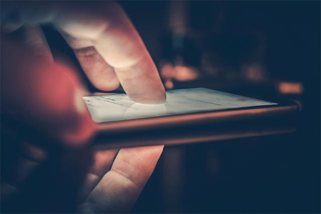 Các nhà nghiên cứu an ninh mạng mới đây đã phát hiện ra một phiên bản iOS của một ứng dụng độc hại gián điệp điện thoại thông minh