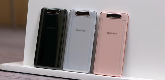 Sản phẩm sẽ đến tay người dùng với 3 tùy chọn màu sắc cơ bản là đen, trắng và vàng.