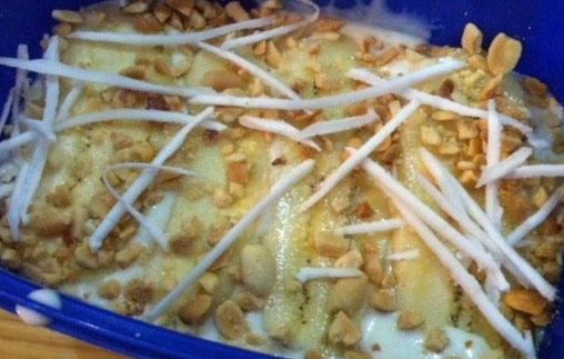 Dùng một hộp sạch có nắp đậy để làm kem