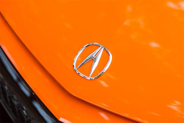 Ngay cả một chi tiết nhỏ như phần logo cũng được các kỹ sư đặc biệt chăm chút và đồng thời cũng mang đậm sự hài hòa.