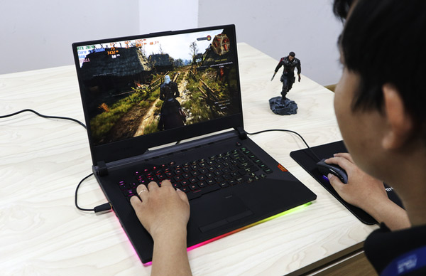 Strix Scar II có tần số quét lên tới 240Hz