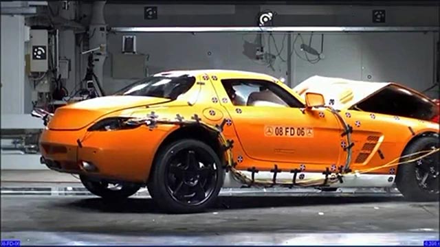 Bạn đã bao giờ tự hỏi các nhà sản xuất thử nghiệm tai nạn đối với những mẫu siêu xe đắt tiền như thế nào chưa?