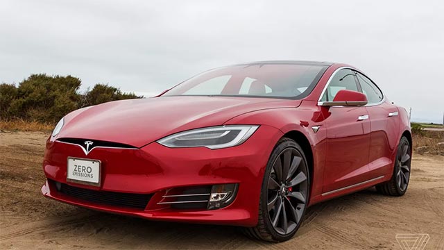 Tesla mới đây đã chính thức giới thiệu chi tiết về 2 tính năng an toàn mới sẽ được trang bị trên những chiếc xe điện của mình.