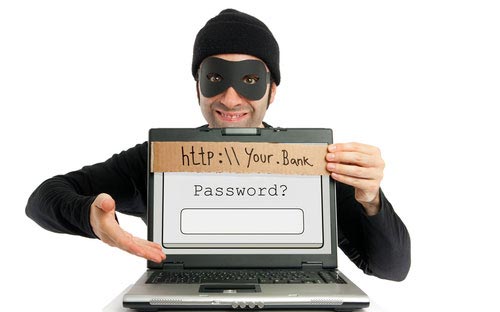 Sử dụng trái phép thông tin thẻ tín dụng và internet banking