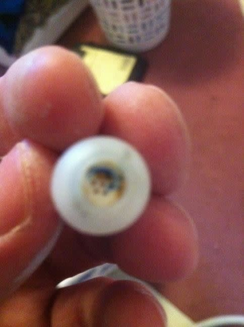 Hình ảnh kinh khủng về việc cho người ở bẩn mượn tai nghe 12