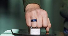 Nhẫn AI thông minh có thể theo dõi nhịp tim và nhiều chỉ số sức khỏe khác