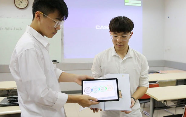 Học sinh có thể sử dụng các thiết bị thông minh quét mã vạch hoặc hình ảnh trên sách