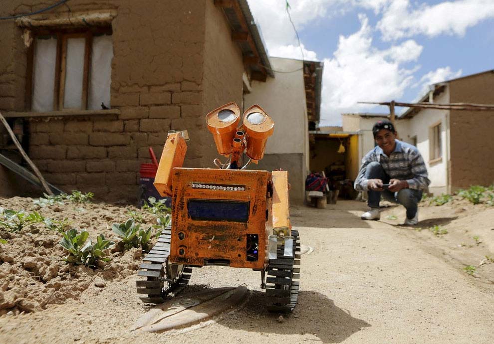 Robot Wall-E làm từ rác 2