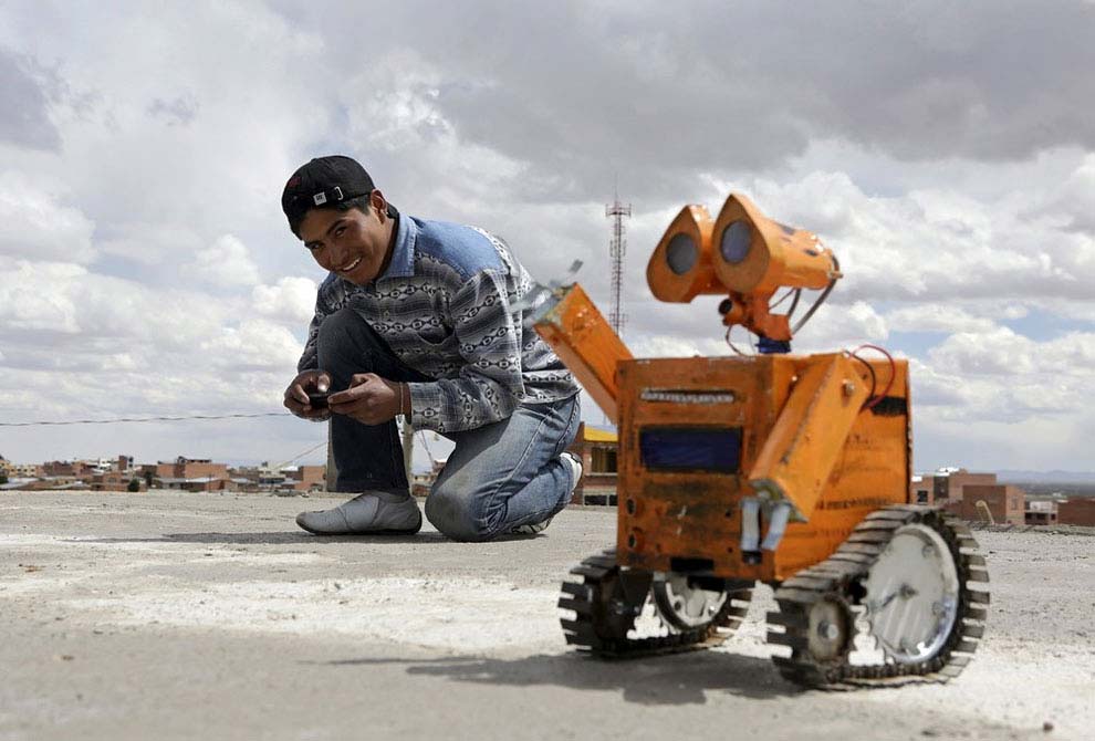 Robot Wall-E làm từ rác 3