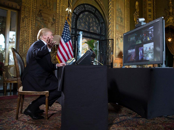 Khi thực hiện những hội nghị truyền hình đường dài hoặc gọi thoại qua website, Internet cáp quang thể hiện rõ yếu điểm