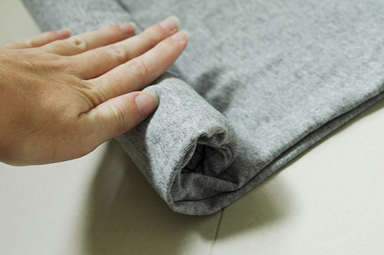 cách làm phẳng quần áo không cần bàn ủi