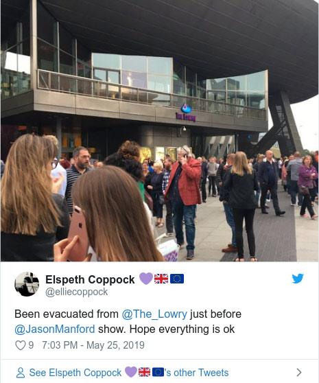 Ngay khi vụ nổ xảy ra, tất cả mọi người đã được sơ tán khỏi rạp hát