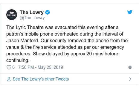 Sau khoảng 20 phút gián đoạn, cuối cùng buổi biểu diễn vẫn tiếp tục được diễn ra như thường lệ