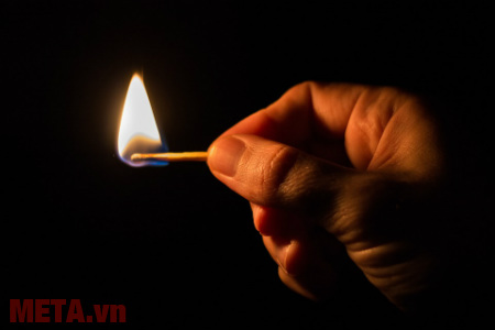 Mất điện làm xáo động cuộc sống của con người.