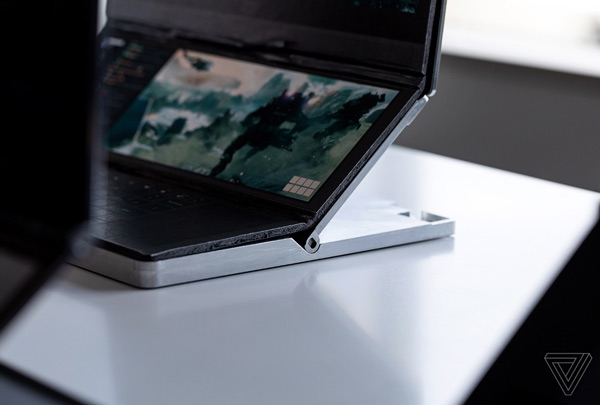 Gaming laptop hai màn hình Honeycomb Glacier 10