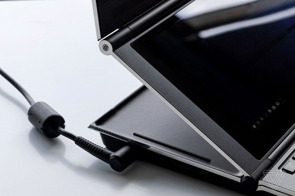 Gaming laptop hai màn hình Honeycomb Glacier 4