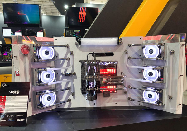 Tiếp tục là một vỏ case khổng lồ khác