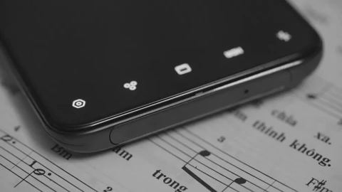 OPPO Reno còn được trang bị màn hình Super AMOLED FullHD+ chất lượng cao