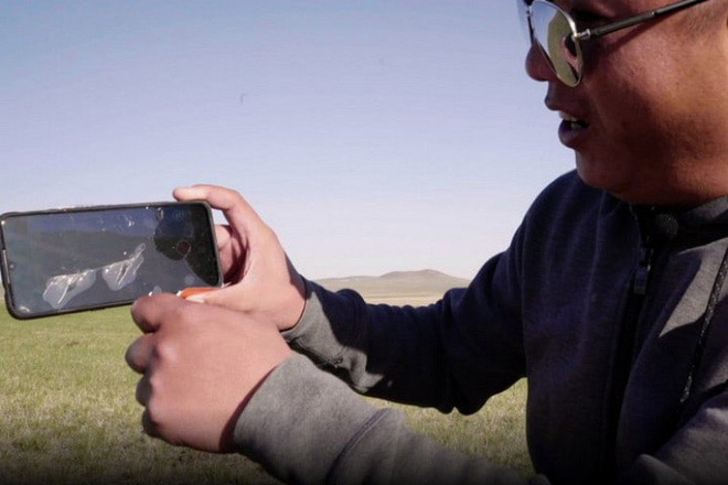 Chiếc máy chỉ bị hư hỏng nhẹ trên lớp kính bảo vệ màn hình