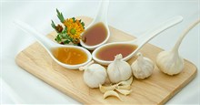 Tỏi ngâm mật ong có tác dụng gì? Cách ngâm tỏi với mật ong