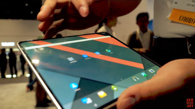 BOE còn giới thiệu một nguyên mẫu smartphone màn hình gập giống Huawei Mate X và Samsung Galaxy Fold