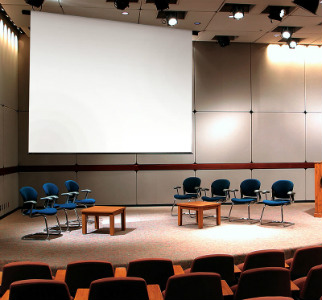 Màn chiếu điện treo tường đặc biệt phù hợp cho không gian có trần cao, không tiện kéo, cuộn màn chiếu bằng tay.