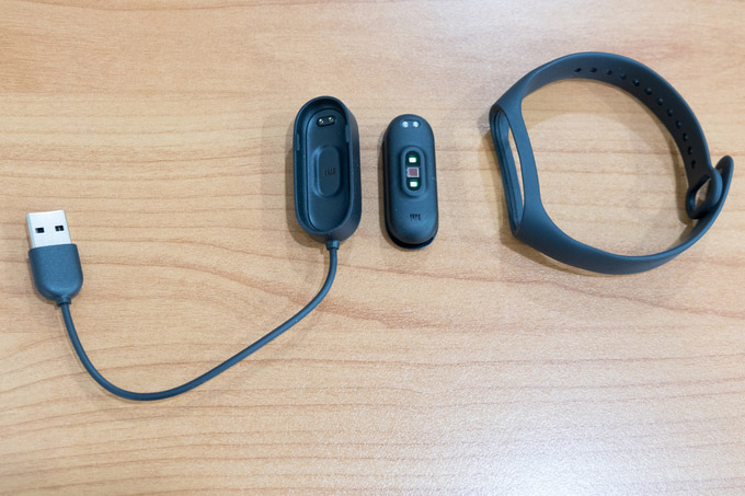 Cải tiến đáng chú ý nhất ở Mi Band 4 chính là sự xuất hiện của màn hình màu ở mặt trước