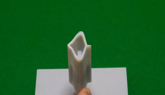 Khi nhìn từ góc khác, các góc và cạnh của mũi tên biến thành vòng tròn