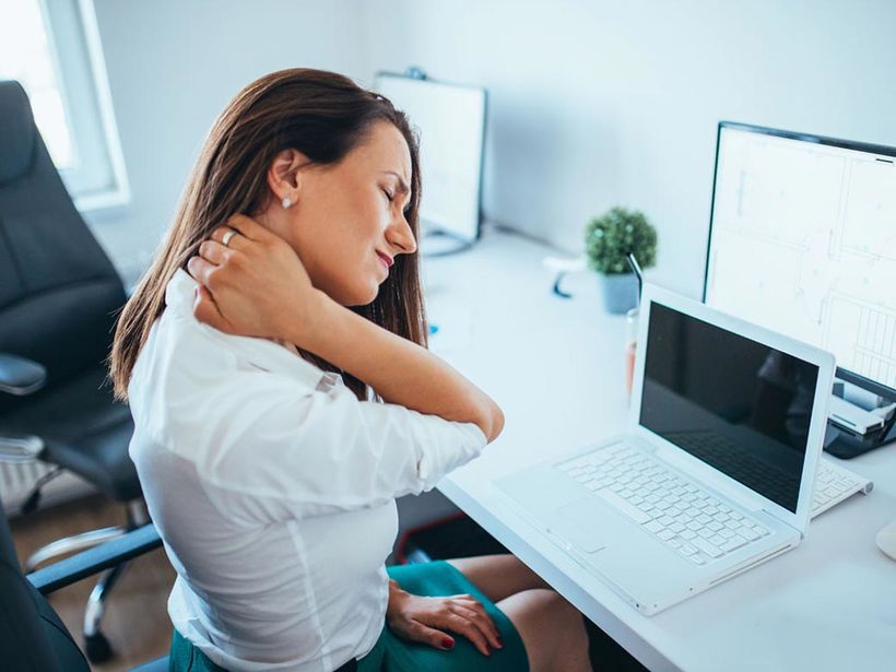 đau mỏi vai gáy là bệnh gì