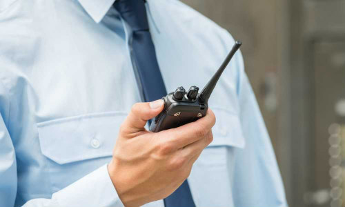 Mua máy bộ đàm giá rẻ vẫn cần chọn các thương hiệu uy tín như Motorola, Kenwood... để đảm bảo chất lượng liên lạc thoại.