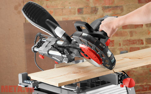 Máy cắt góc giúp tạo góc cắt đẹp và chuẩn xác.