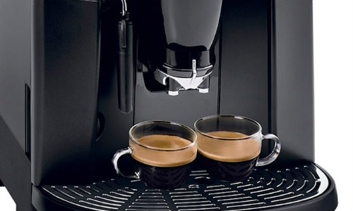 Máy pha cà phê Espresso giúp pha cà phê nhanh chóng, thơm ngon.