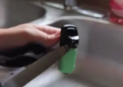 Dùng dạo nhọn kều ra 